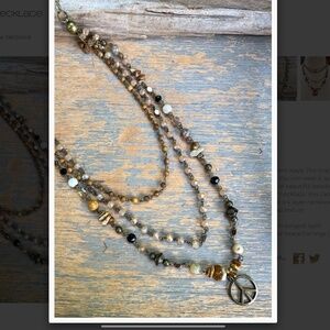 BOHO “ LAURIE “ MAGNETIC PEACE SIGN NECKLACE